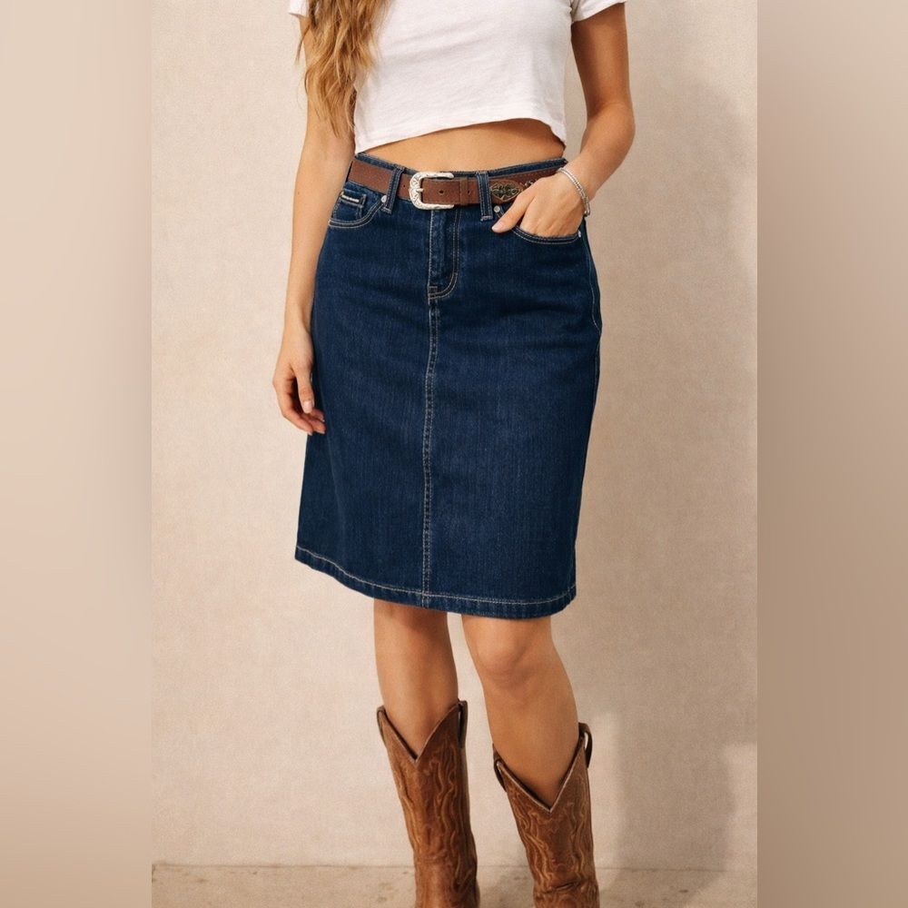 Levi’s Dark Wash Denim A-Line Skirt | Classic Jean Skirt | Size 4